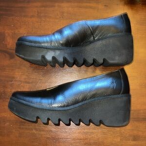 Black Leather Fly London Yaz Pumps